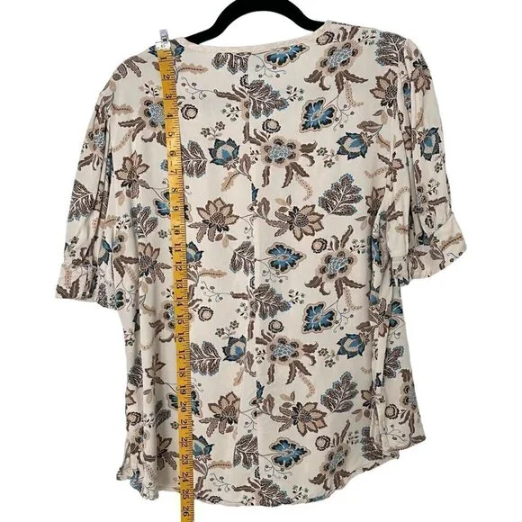 Lane Bryant Plus Size Smocked Floral Top Short-Sleeve Split-Neck Bib Top (14) - Picture 6 of 15